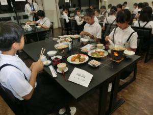 夕食様子