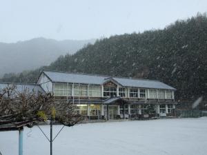 雪景色の校舎