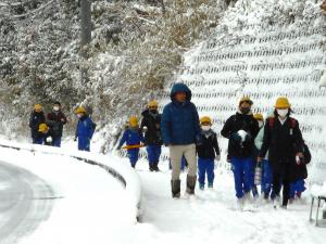 雪の登校