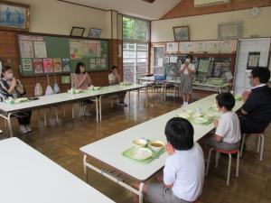 給食の様子