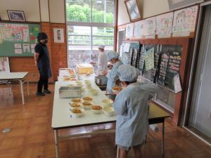 給食当番の様子