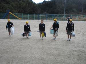 下校する子ども達