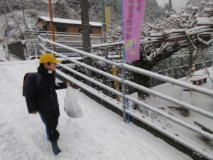 登校する3年生