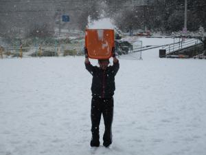 雪をかぶる6年生