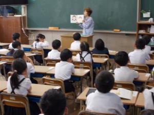 すずかけの会の読み聞かせ