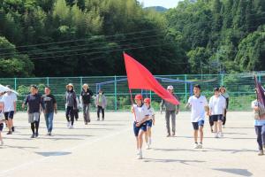 入場行進の様子