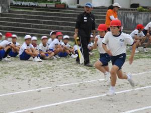 50m走を行う4年生