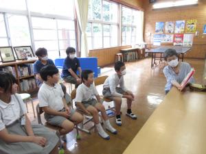 読み聞かせの様子
