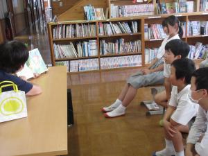 読み聞かせの様子