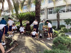 苗植えの様子１