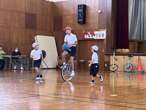 一輪車ボールパス