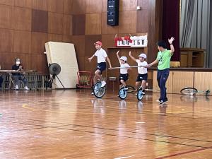 一輪車全員で退場