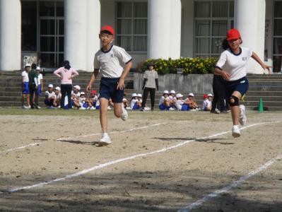 50m走を行う5，6年生