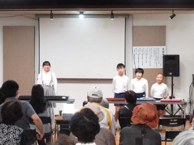 全校発表の始まりの様子