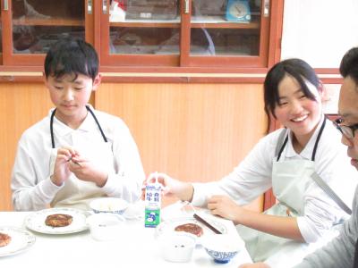 試食の様子