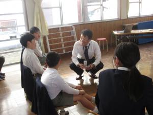 気付きを述べる児童