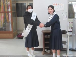 ２