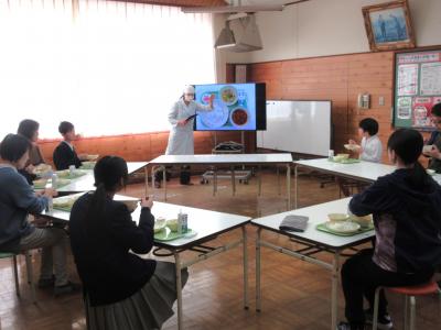 給食指導の様子