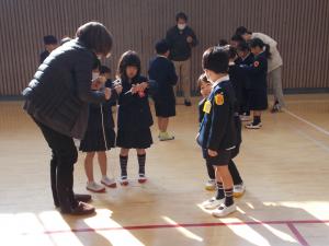 １年生の昔遊び体験
