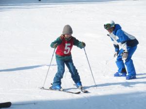 滑り降りる4年生