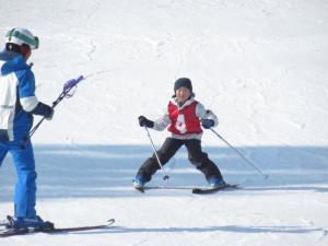滑り降りる4年生