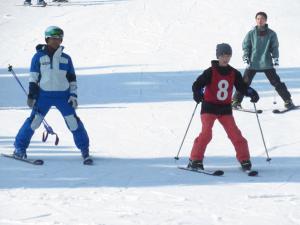 滑り降りる5年生