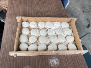 ４