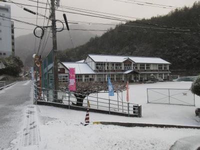 雪の校舎