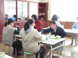 会食の様子