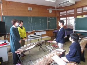 お礼を述べる児童