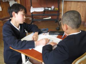 原告の書き方を知らせる5年生