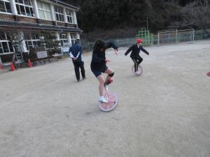 一輪車の練習の様子