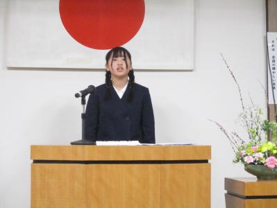 発表する6年生