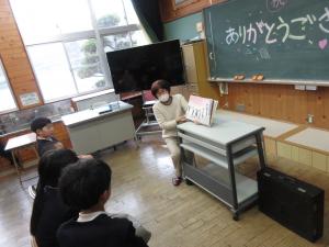 読み聞かせの様子