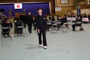 ４