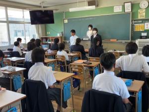 始業前の黙想