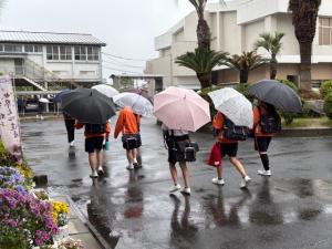 0509 雨の下校