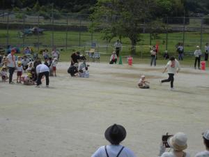 保育園タイヤに乗って