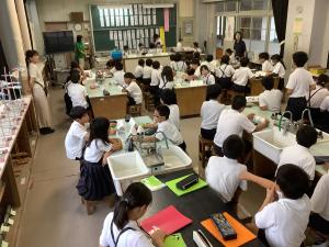 真剣な話合いの様子