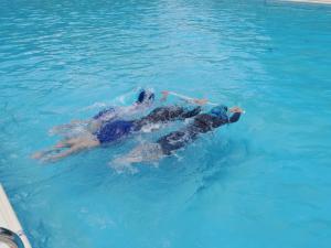 6月27日：今日のプールは、伏し浮きをしました。まっすぐに体が伸びていてきれいです。