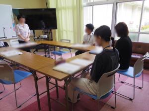 7月17日：高根郵便局長　様に講師をしていただき、「会計処理及び公金等の適正な管理について」の研修を実施しました。局長様には、郵便局での取組を踏まえてわかりやすくお話をしていただきました。これからの適正な会計処理等に生かしていきたいと思います。