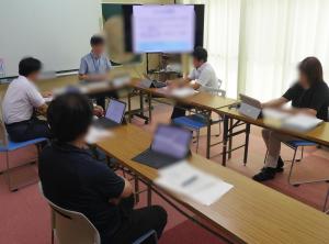 8月28日：市教委ICT推進室の先生にお越しいただき、学校におけるAIの活用や他校との合同授業（オンライン）についての校内研修を行いました。２学期の取組に生かしていきます。
