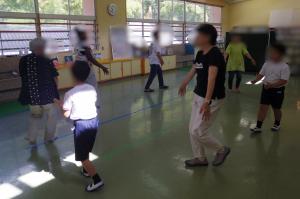 9月3日：運動会で地域の方とみんなで踊る錦町音頭の練習をしました。地域の方（4名）に指導していただき楽しい雰囲気の練習することができました。