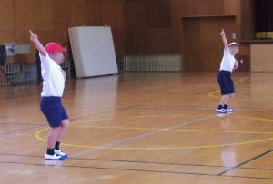 9月5日：万博ダンスの振り付けをほぼ覚えて踊れるようになりました。2年生にとっては難しいダンスですが、よくがんばっています。