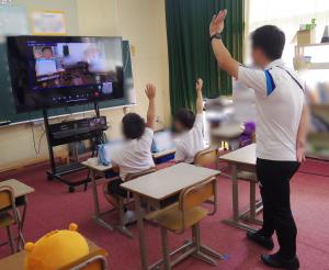 9月8日：河内小学校とのオンライン合同学習(1)を行いました。今日は1回目ということで、自己紹介と夏休みの思い出発表をしました。積極的に質問をし合って楽しい活動となりました。