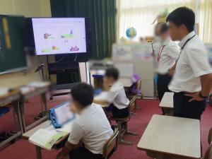 9月30日：9月25日には、地域コーディネーターに授業を参観していただき、一人ひとりに応じたきめ細かい指導・支援について研修を行いました。