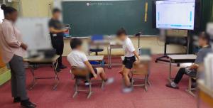 10月８日：外国語活動では、ジェスチャーゲーム等をしながら、スポーツを表す単語を楽しく学んでいました。