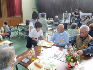 給食試食