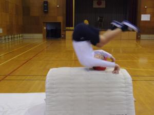 10月31日：とび箱6段の台上前転がスムーズにできました。マットなしでもできました。