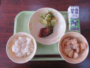 煮込みおでんなど給食の画像